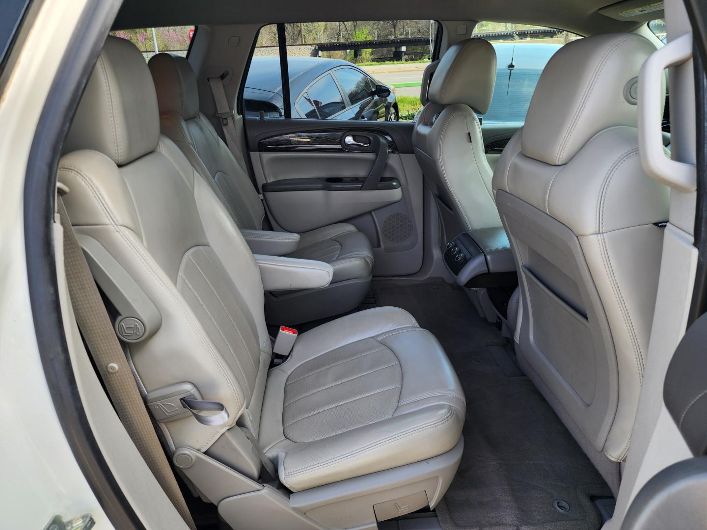 2014 WHITE Buick Enclave Leather (5GAKRBKD2EJ) with an 3.6L V6 DOHC 24V engine, 6-Speed Automatic Overdrive transmission, located at 2660 S.Garland Avenue, Garland, TX, 75041, (469) 298-3118, 32.885387, -96.656776 - Photo#20